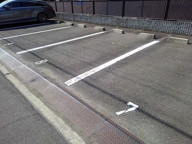 レオパレスグリーンハイツ 駐車場