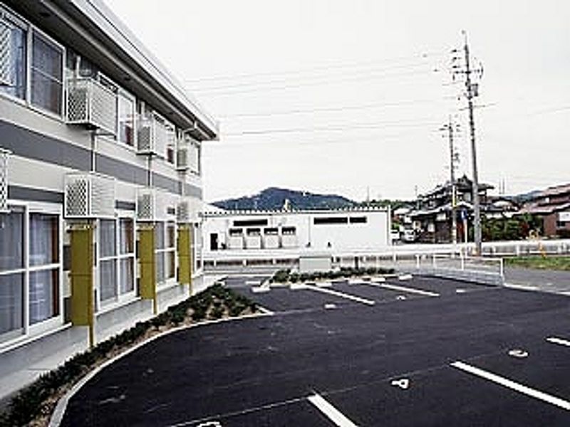 レオパレス河北町 駐車場
