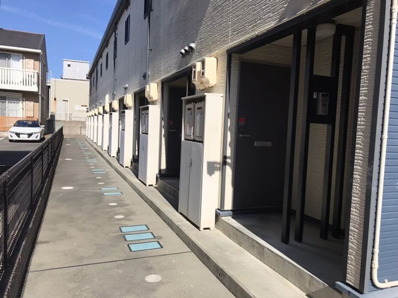 レオパレス雫 エントランス