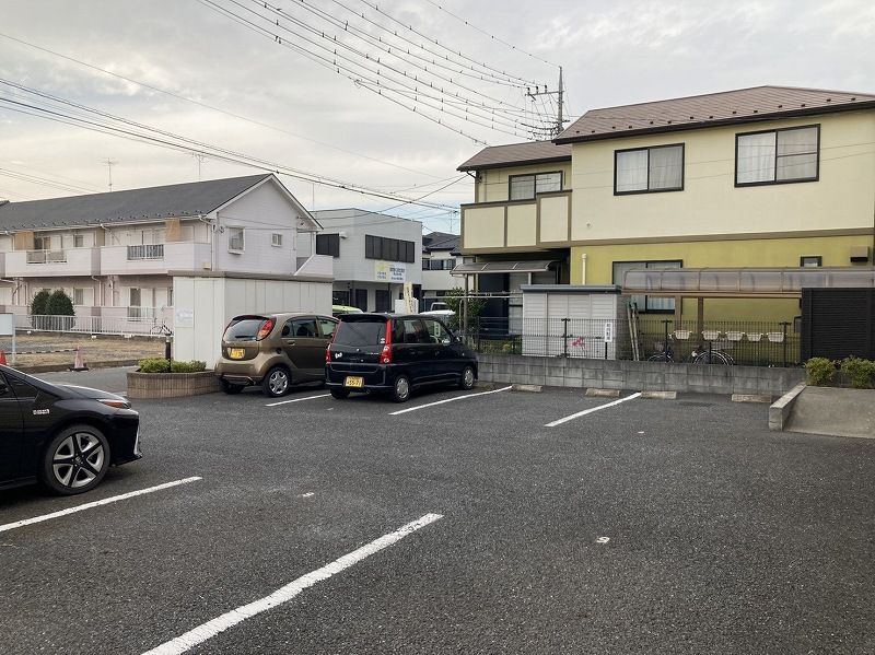 レオパレスウエアハウス 駐車場