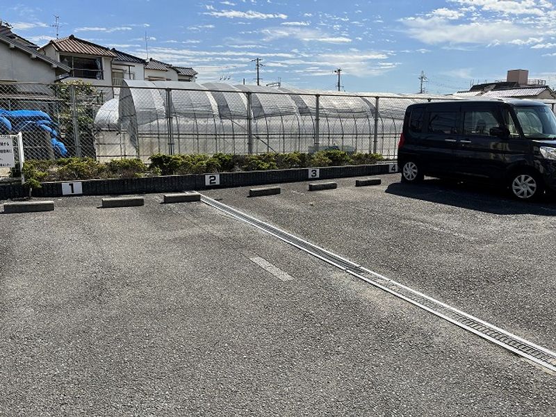 レオパレス二色の浜Ａ 駐車場