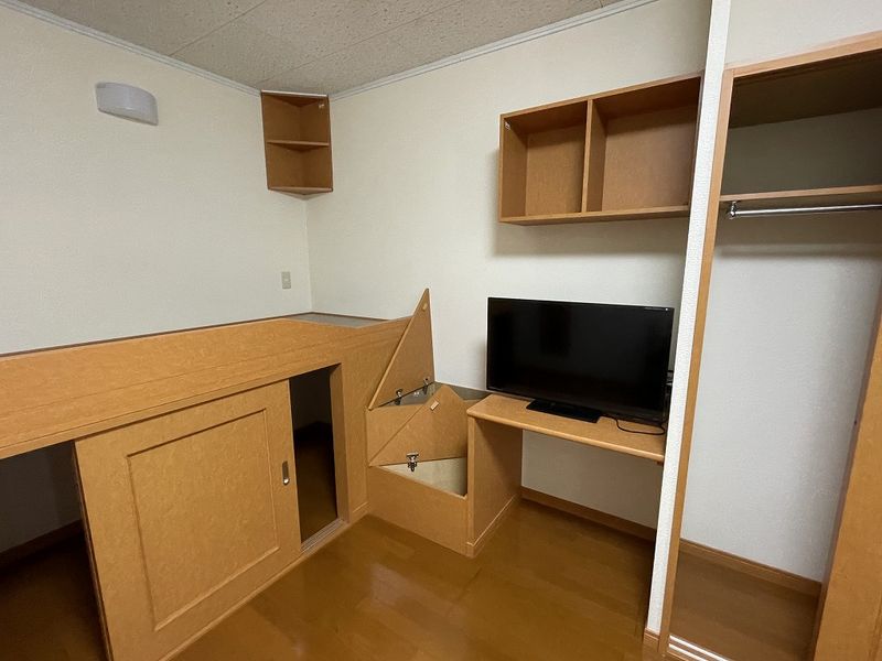 レオパレス堂形 居間