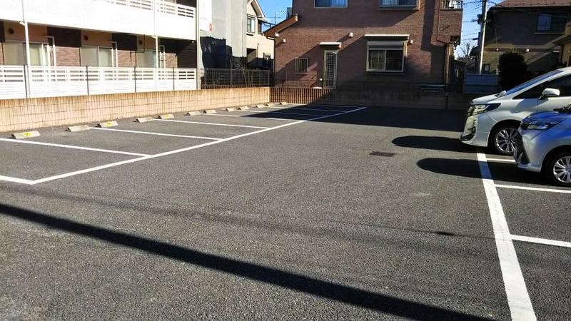 レオネクストモーント　シャイン 駐車場