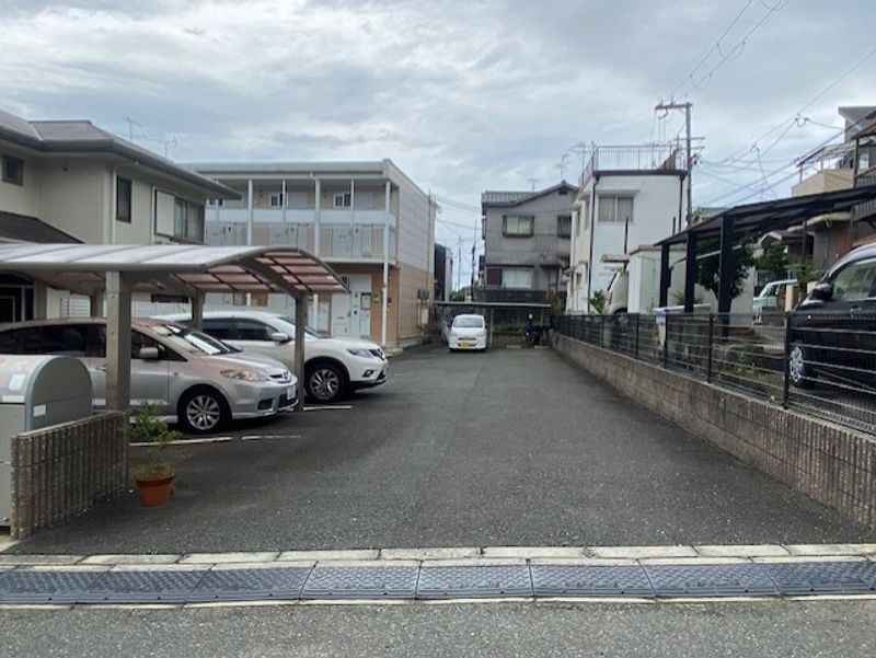 レオパレスシンフォニア 駐車場