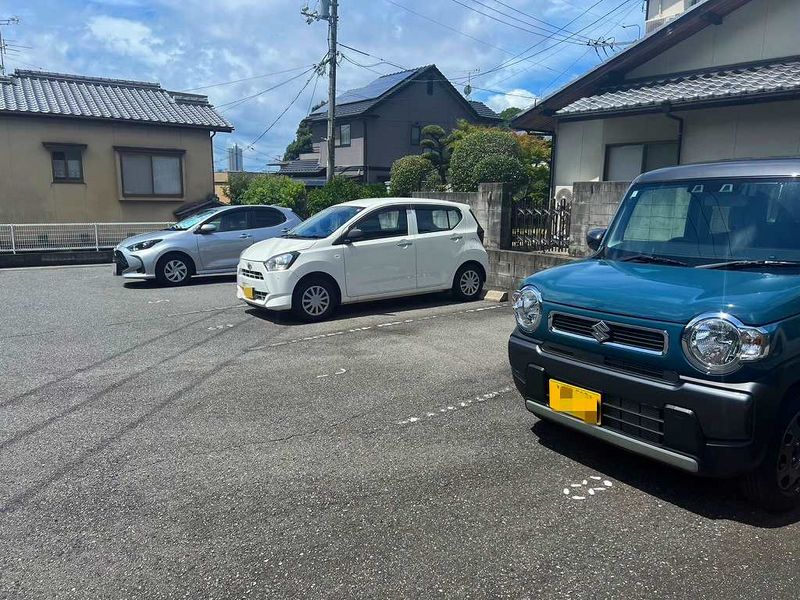 レオパレスセジュール藤 駐車場