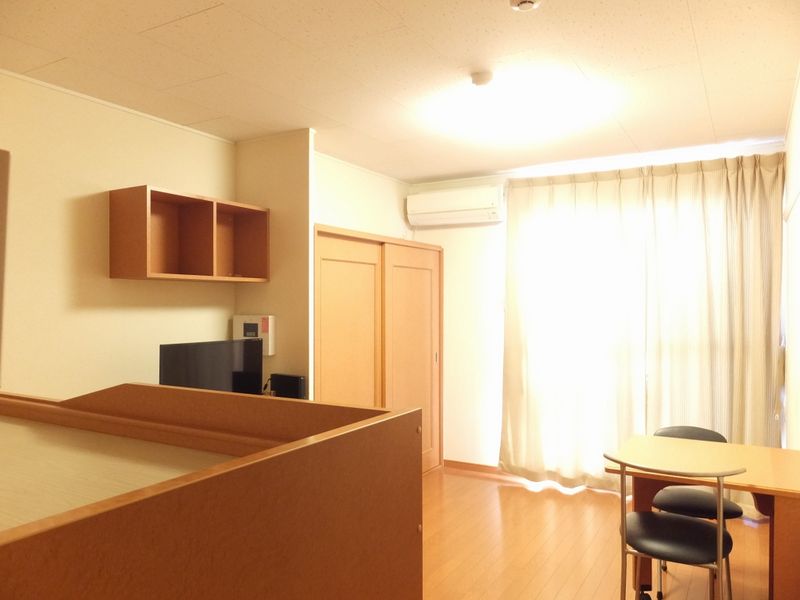 レオパレスキャノーラ 居間