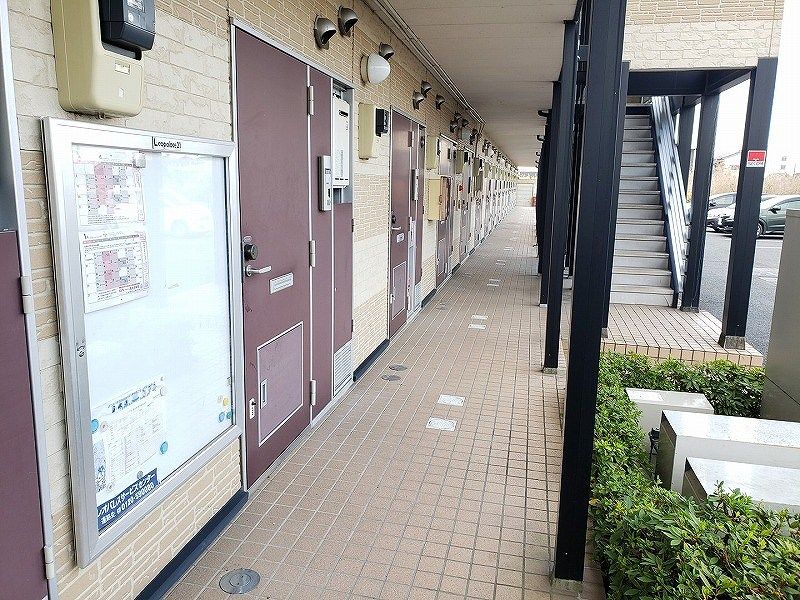 レオパレスＮＡＧＡＫＵＲＡ エントランス
