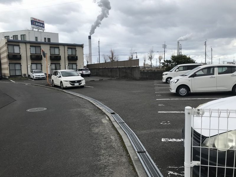 レオパレスコスモ 駐車場