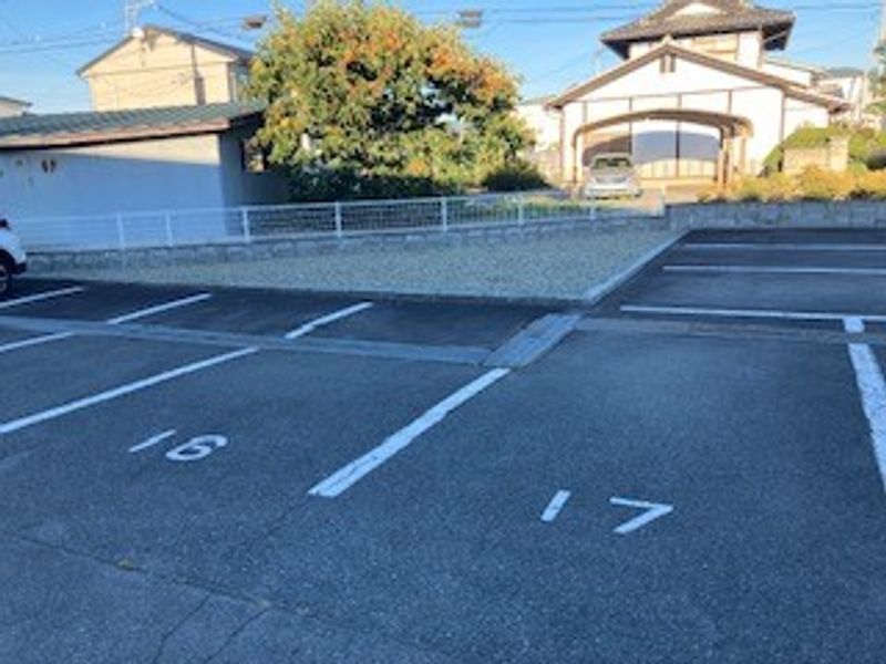 レオパレス千歳 駐車場