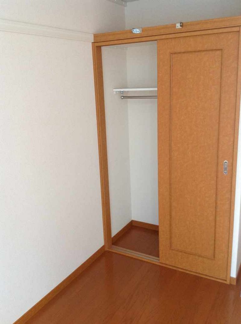 レオパレスグルーテンＣ 収納