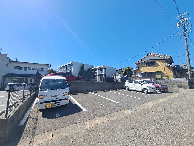 レオパレス小林 駐車場