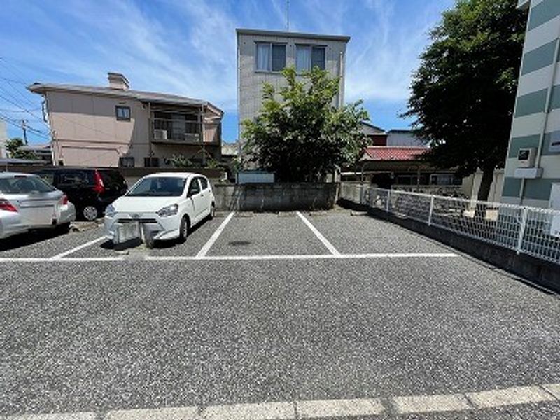 レオパレスベンデュール 駐車場