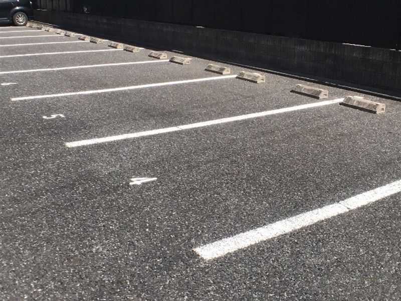 レオパレスＷｉｎｇ日野 駐車場