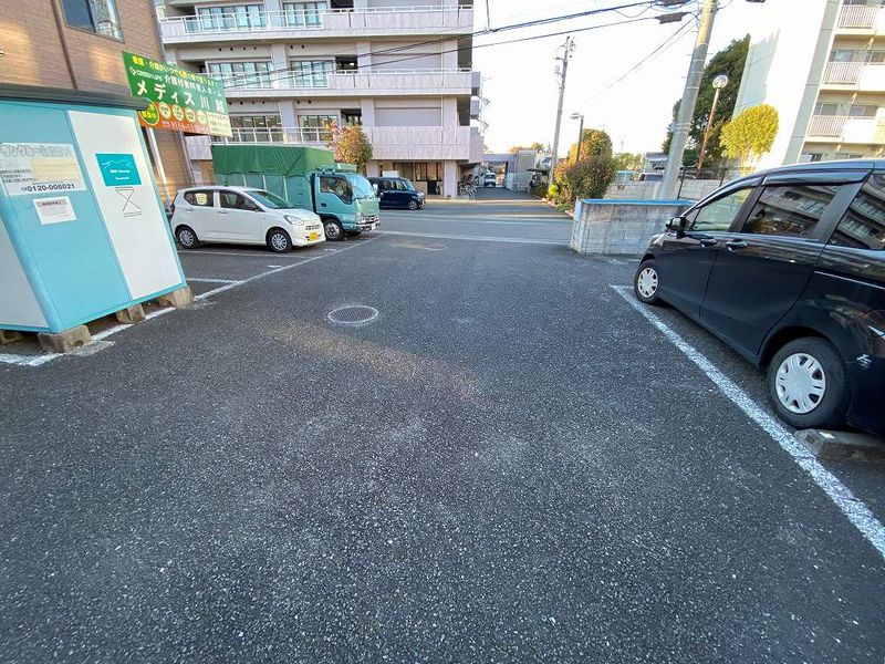レオパレス慧 駐車場