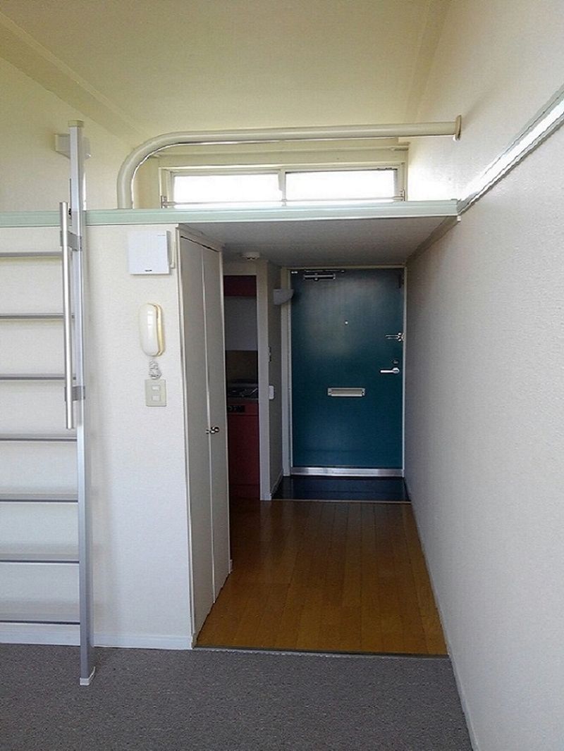 レオパレス向台 居間