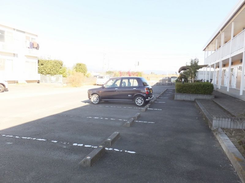 レオパレスＫＳＳ 駐車場