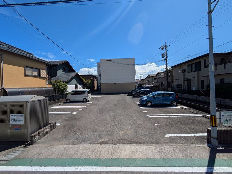 レオパレスＲａｆｆｉｎｅｉｇｅ 駐車場