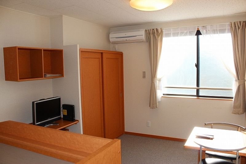 レオパレスリバーサイド五所 収納