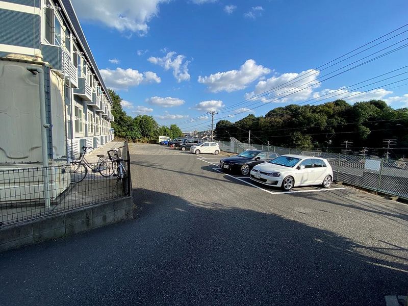 レオネクストスリムヒルズ 駐車場