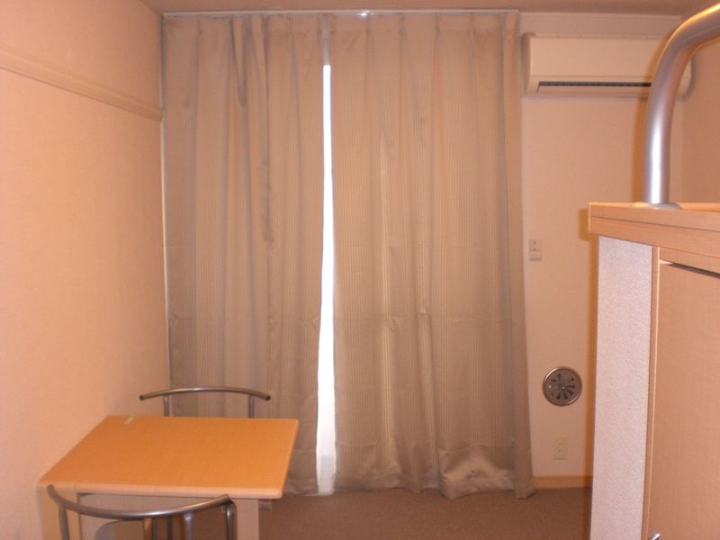 レオパレスカムラーク 居間