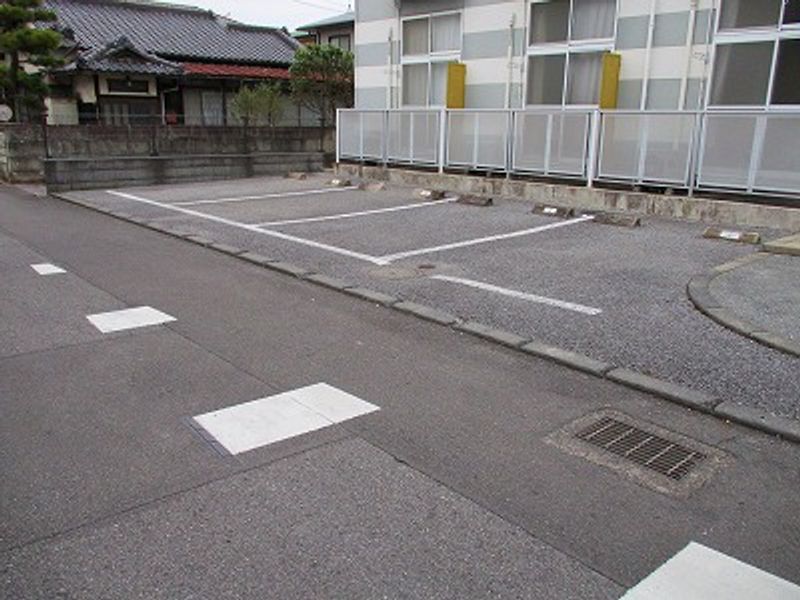 レオパレスｃｕｂｏ 駐車場