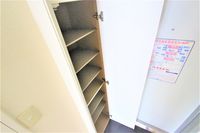 レオパレスマタドール 玄関