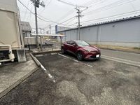 レオパレスＶ 駐車場