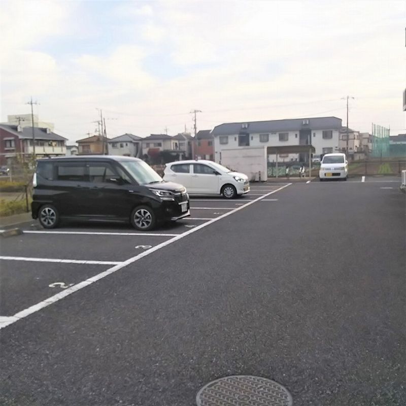 レオパレススペィシア 駐車場