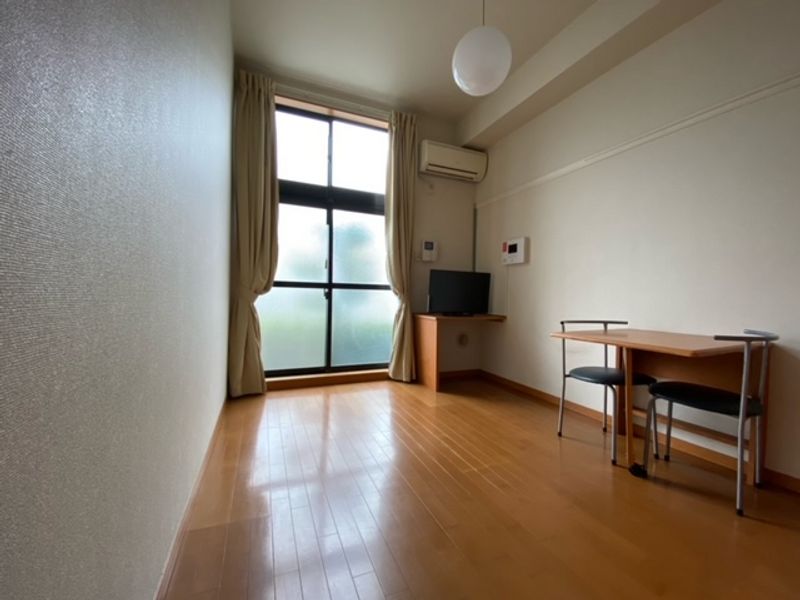 レオパレスルミエール 居間