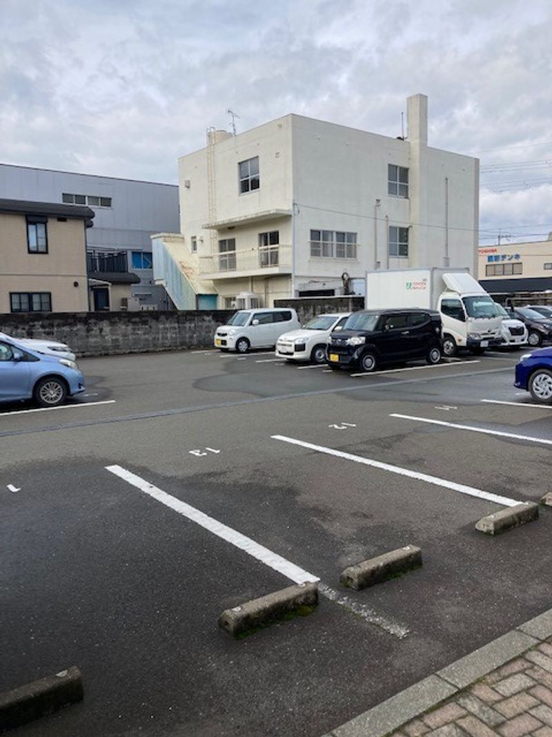 レオパレス志まや 駐車場