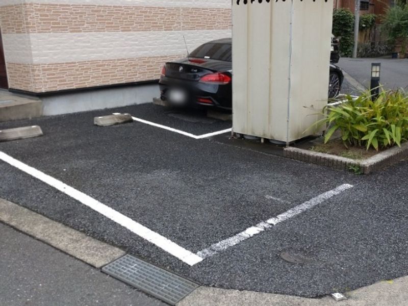 レオパレスフラワーヴェイル 駐車場