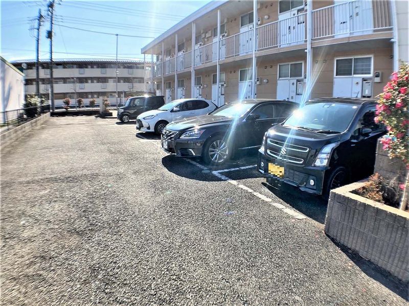 レオパレスコンプリートＹ 駐車場