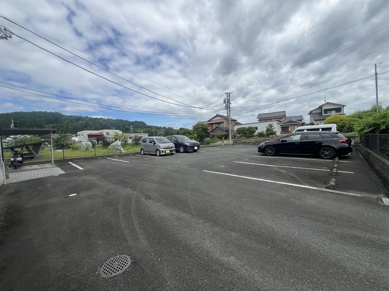 レオパレスクレシア 駐車場