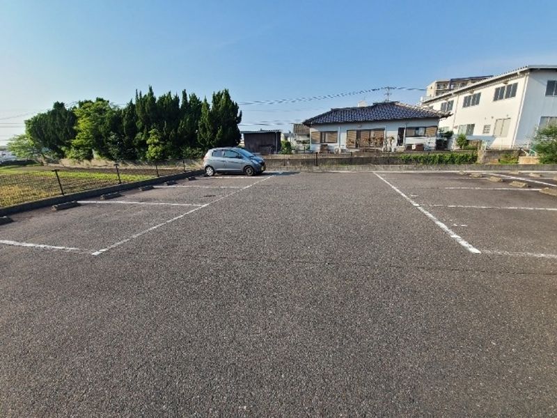 レオネクストＲＥＮ 駐車場
