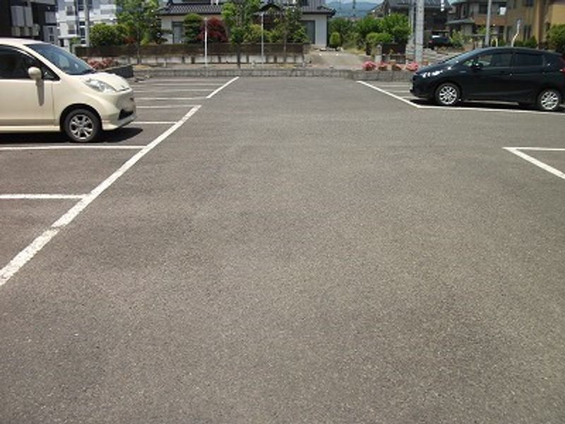 レオパレス中屋敷ソレイユ 駐車場