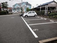 レオパレスアビテ湘南 駐車場
