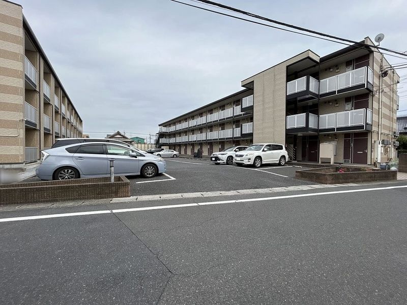 レオパレス壇 駐車場