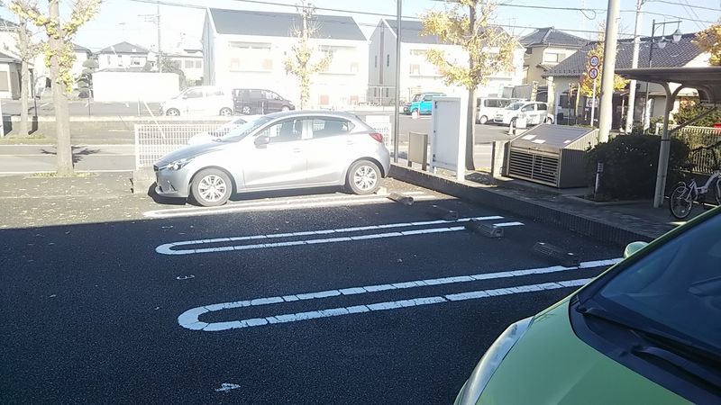 レオパレスガウラハウス 駐車場