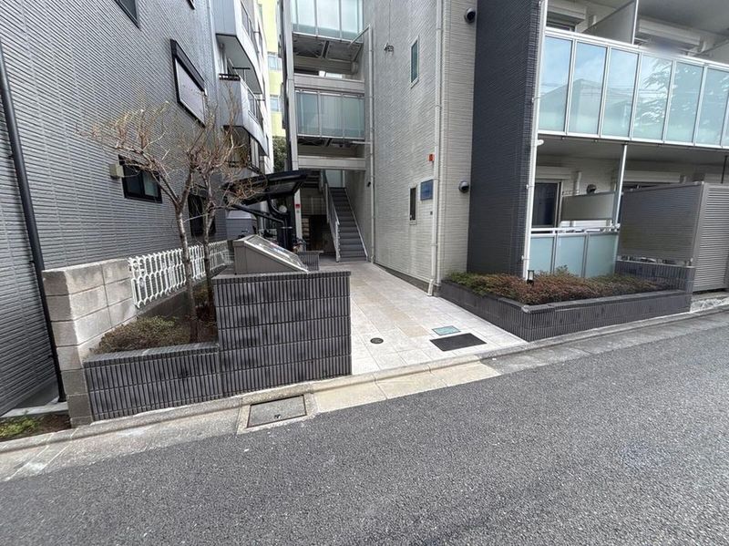 レオネクストラグーザ馬事公苑 エントランス