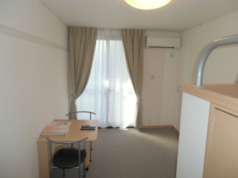 レオパレスＦＵＪＩＴＳＵＫＡ 居間