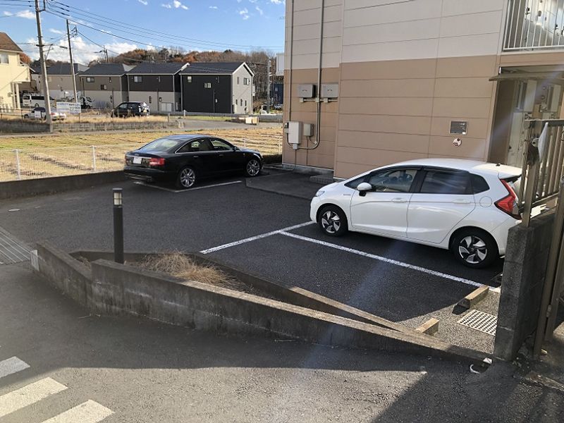 レオパレス翁樹 駐車場