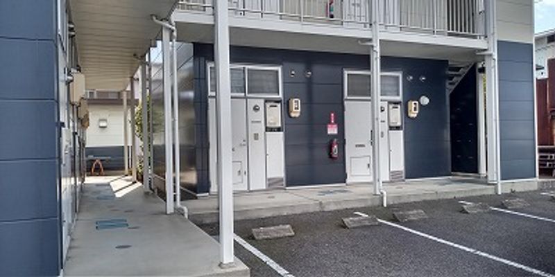レオパレスベルフラット 玄関