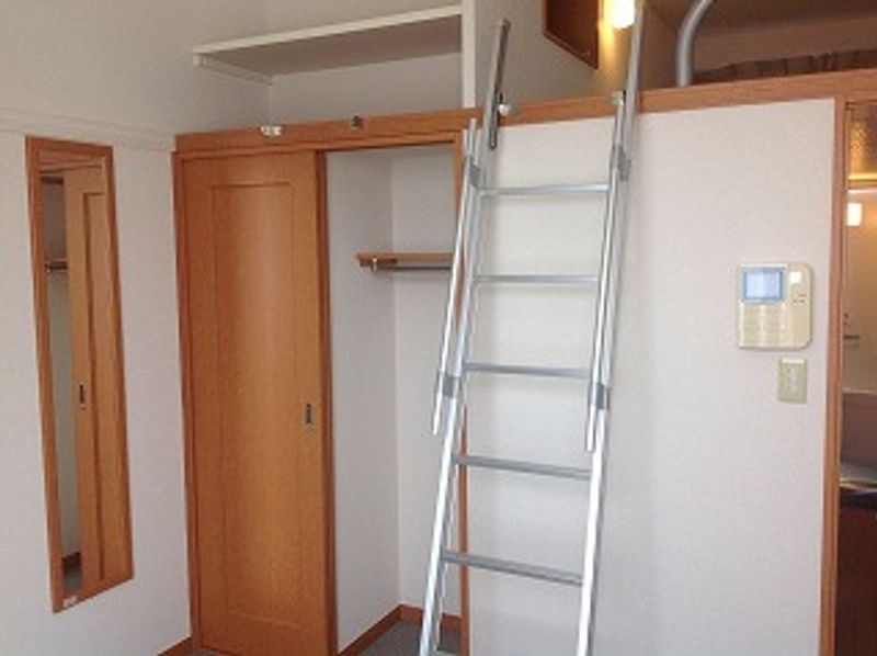 レオパレスヴェセル 収納