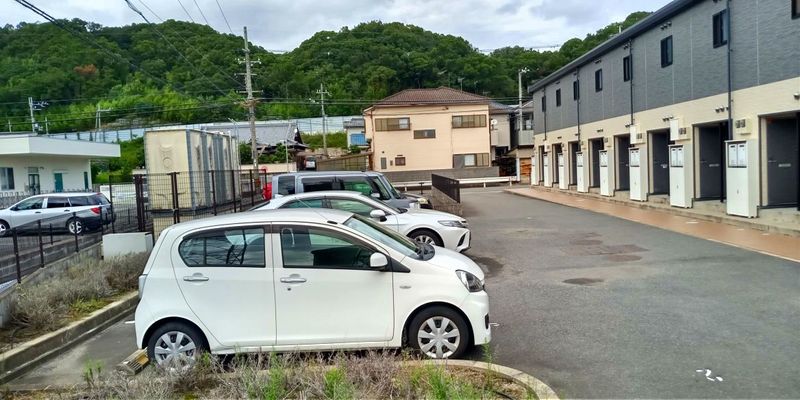 レオパレスウェル 駐車場