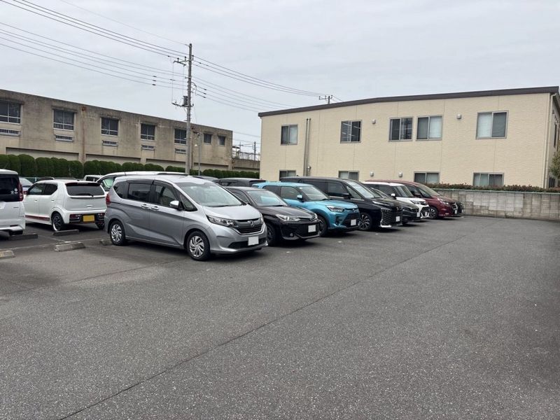 レオパレスヴァンセート 駐車場