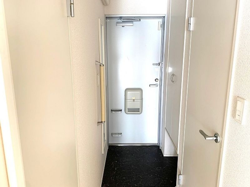 レオネクスト日向根 玄関