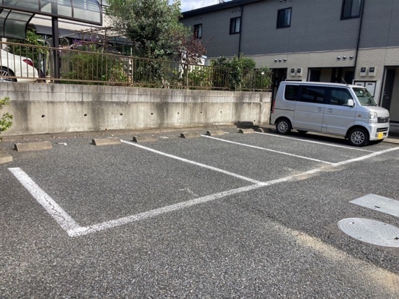 レオパレスセイクレッドヒルズ 駐車場