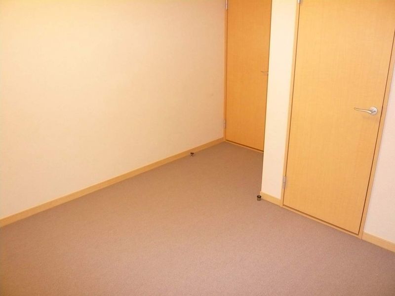 レオパレスフェリーチェ南新木 寝室