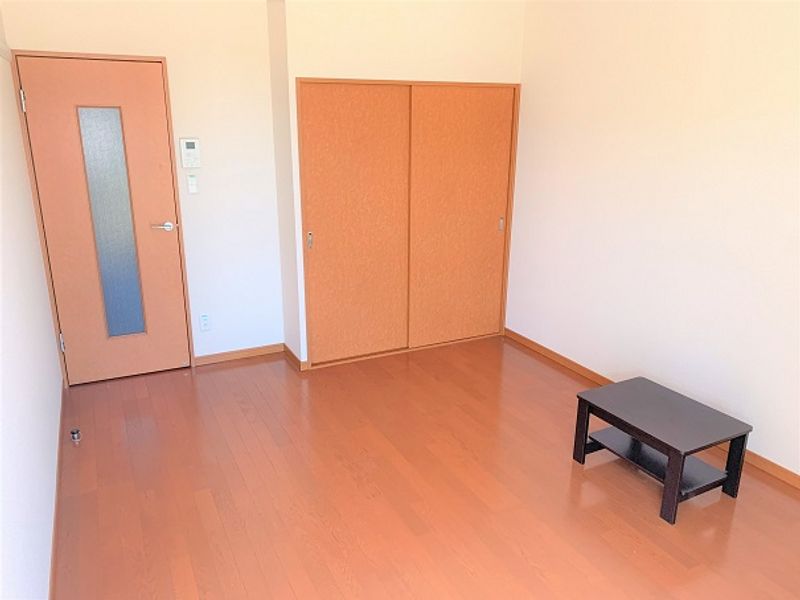 レオパレス烏森 居間