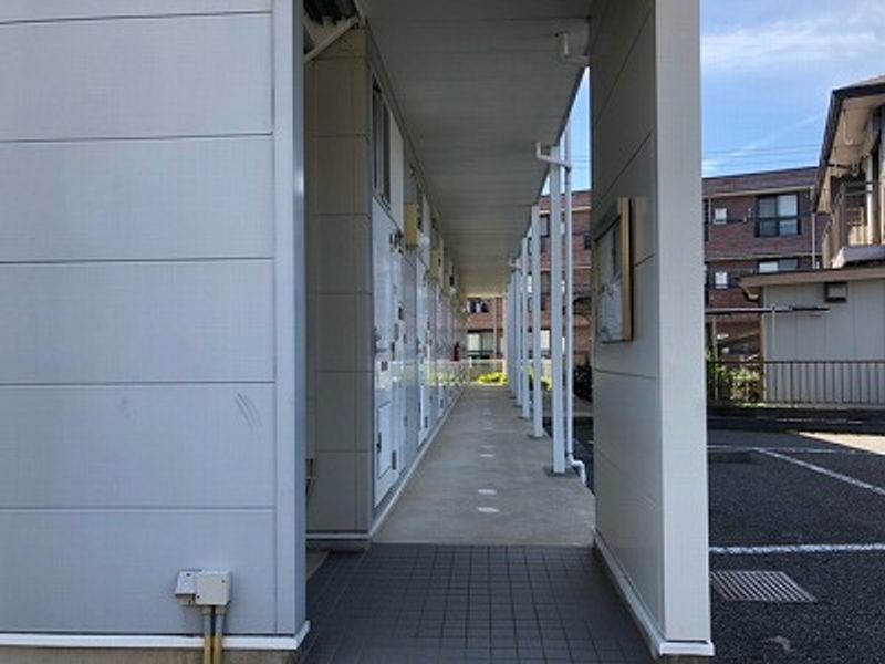 レオパレスゆりのき エントランス